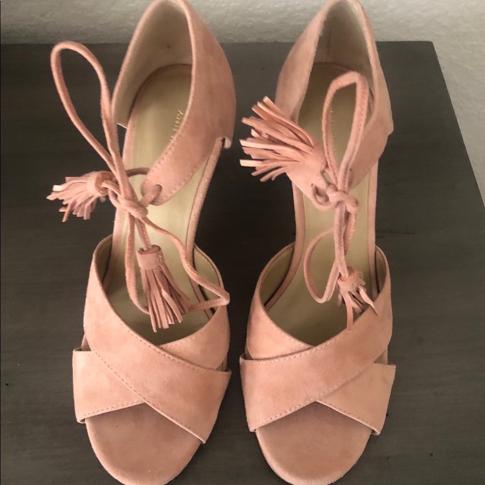 Ann Taylor Peach Ezra Suede Tassel Sandals